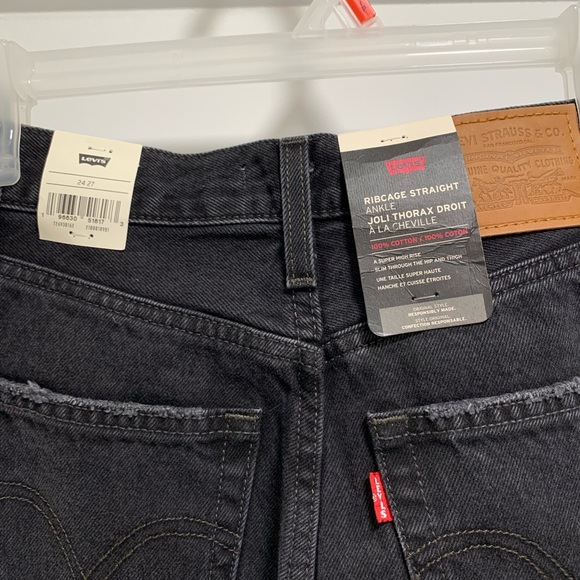 NWT Levi’s Ribcage Straight Ankle Jeans - Picture 8 of 8